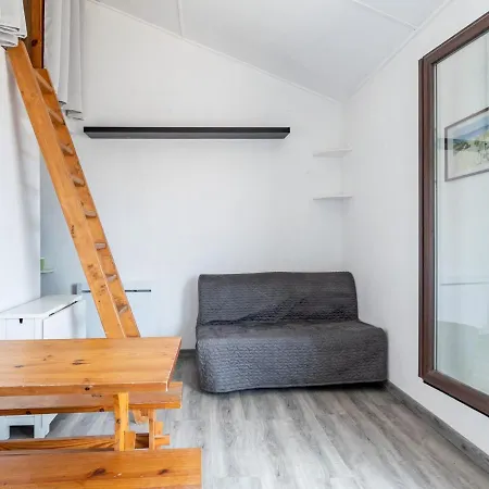 Apartment Mezzanine Pour 2 Personnes Avec Terrasse En Centre Station A Biscarrosse